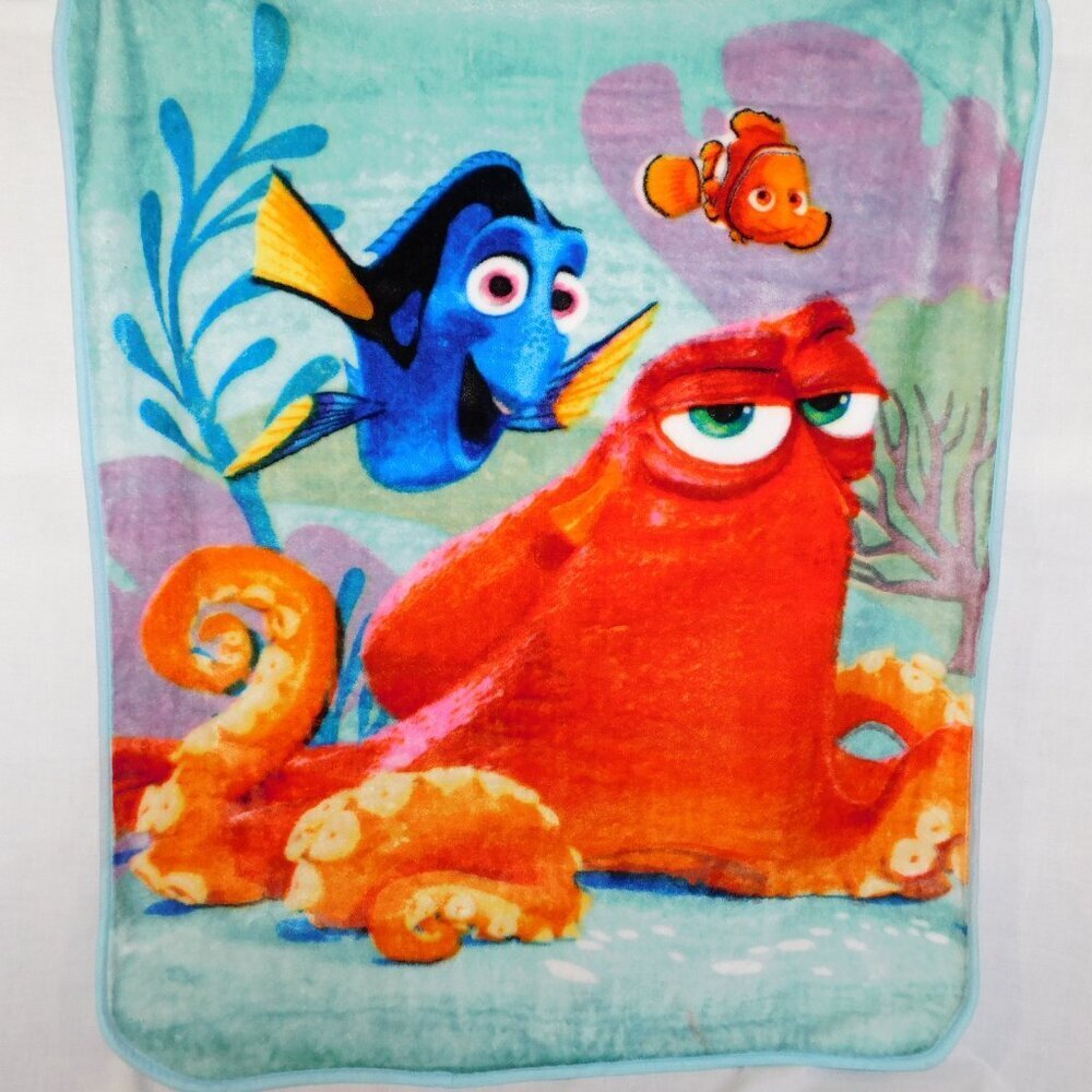 Disney Pixar Finding Dory Nemo Plush Fleece Throw Blanket 39" x 46" 2016